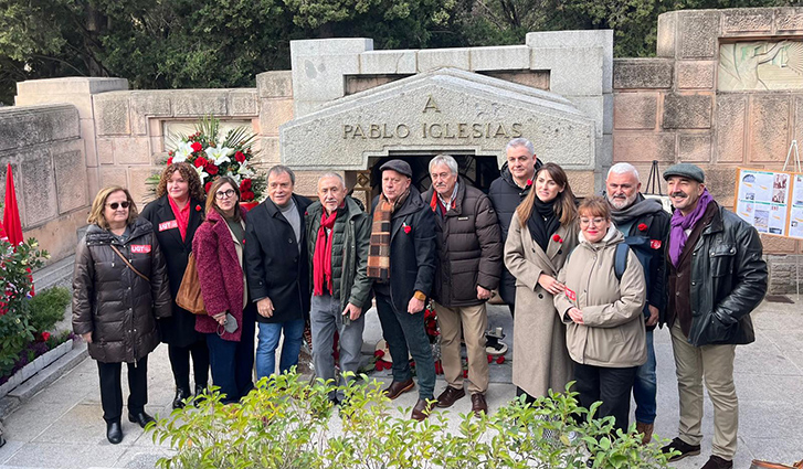 Mariano Hoya asiste al homenaje a Pablo Iglesias Posse en el Cementerio Civil de Madrid